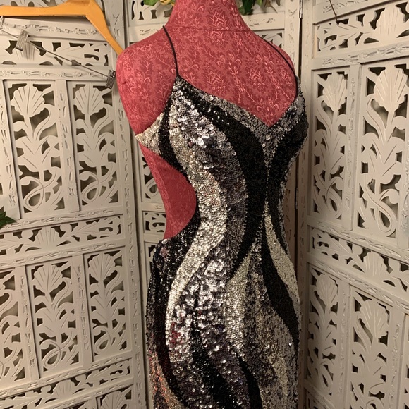 TIFFANY’S BLACK & SILVER SEQUINED LONG FORMAL - Picture 4 of 9